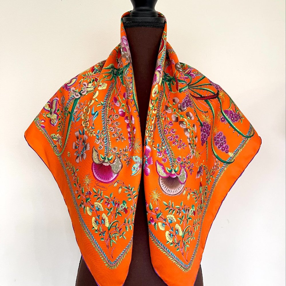 Display #1 New Gucci Scarf Floral Multicolor Flora Silk Wrap - Picture 4 of 15